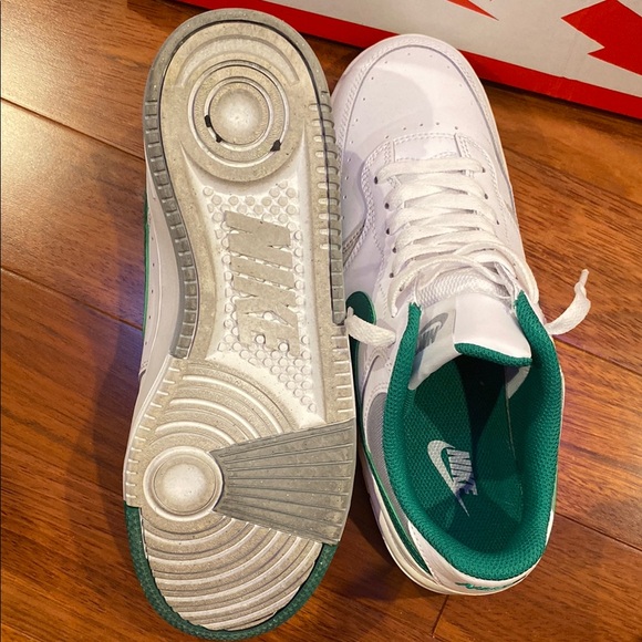 Nike White and Green Sneakers - Picture 2 of 4